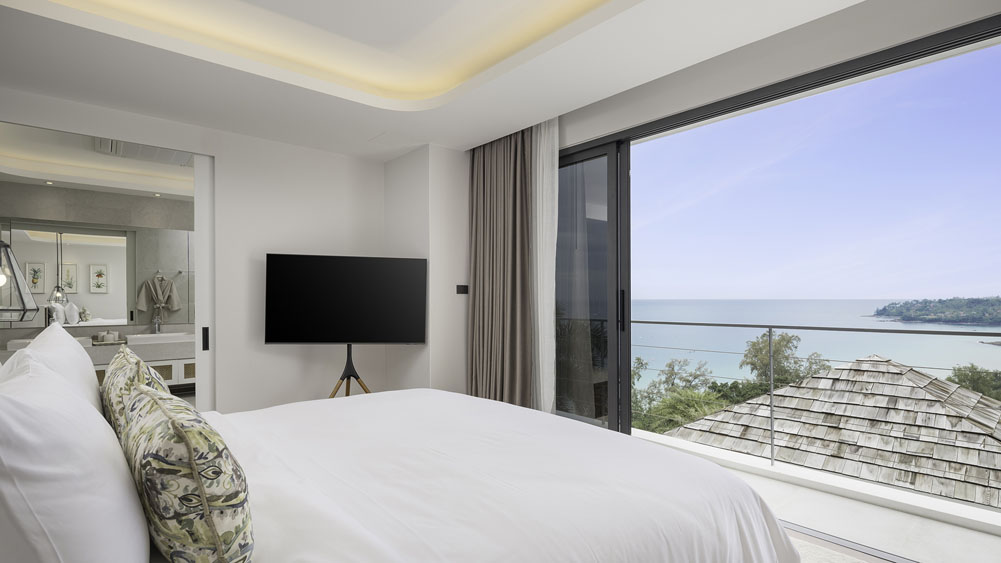 Surin Seaview Villa - Restful master bedroom with fantastic ocean views